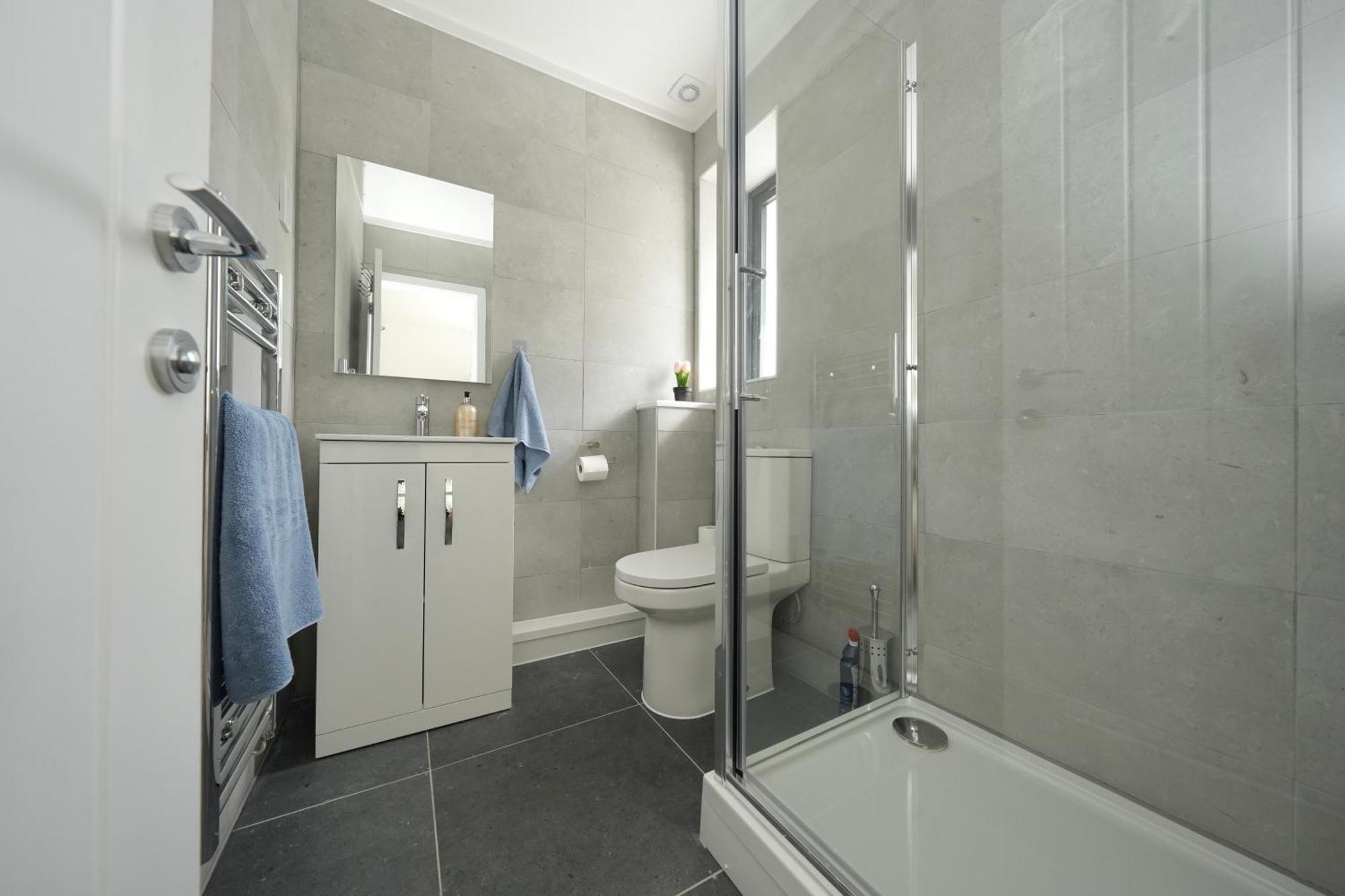 Derwent Avenue Self-contained In Headington